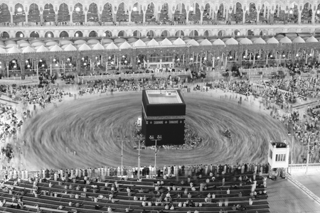 Prayer and Tawaf - circumambulation - of Muslims Around AlKaaba in Mecca, Saudi Arabia, Aerial Top Viewのeditorial素材