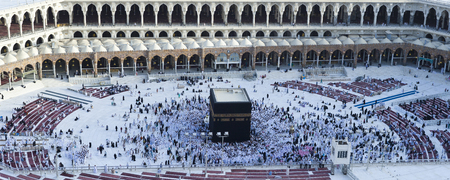 Prayer and Tawaf of Muslims Around AlKaaba in Mecca, Saudi Arabia, Aerial Top Viewのeditorial素材