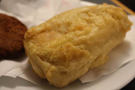 Italian cuisine: polpette di carrozza prosciutto (fried mozzarella and prosciutto) in Venice, Italy