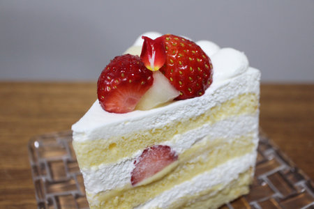 Japanese strawberry and pear shortcake (layer cake)