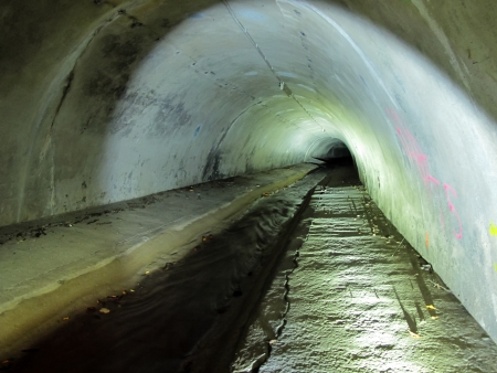Photo taken inside a running sewer and its infrastructure condition の写真素材