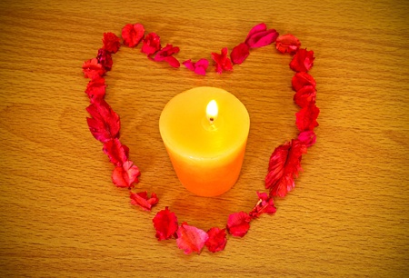 Dry flower heart with candle on wood backgroundの写真素材