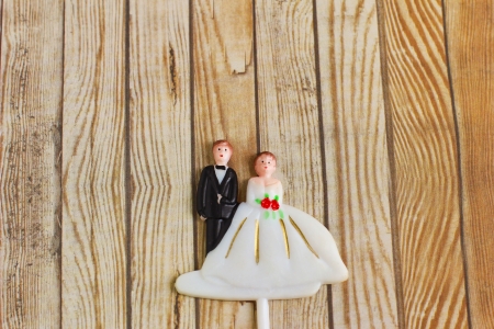 wedding bride and groom couple doll on wood backgroundの写真素材