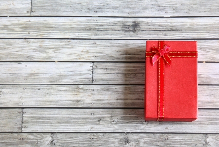 Red present box on wooden background の写真素材