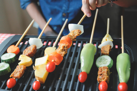 Man holding bbq on a grilling panの写真素材
