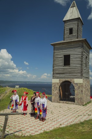Tetyushi, Tatarstan, Russia - June 23, 2016. Folk group meet with Russian songs the passengers from passenger shipのeditorial素材
