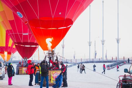 NIZHNY NOVGOROD, RUSSIA - FEBRUARY 24, 2018. Mass-start on the festival of hot air ballonsのeditorial素材