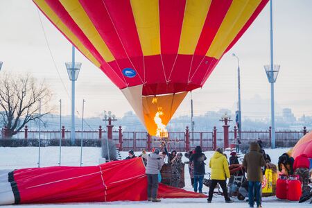 NIZHNY NOVGOROD, RUSSIA - FEBRUARY 24, 2018. Mass-start on the festival of hot air ballonsのeditorial素材