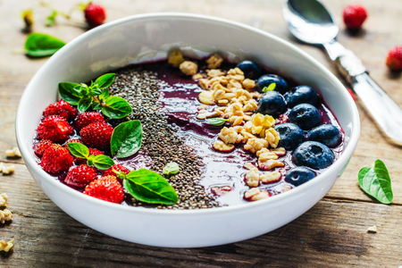 Berry purple smoothie bowlの写真素材