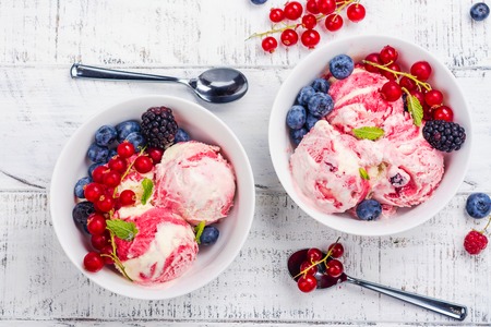Raspberry and vanilla ice creamの写真素材