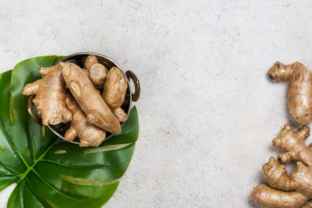 Ginger powder and fresh rootの写真素材