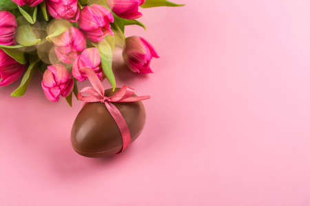 Easter background with flowers, eggsの写真素材