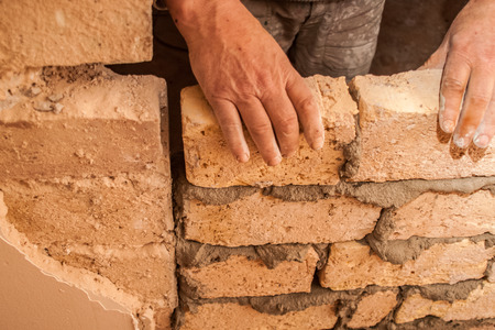 Flat renovation, master agrees brick on brick, says partition wall, mortar on bricks
