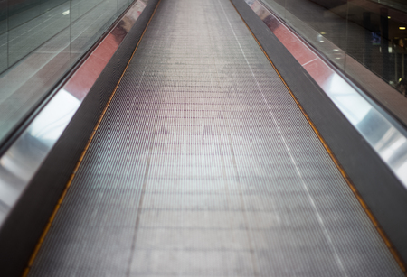 Conveyor belt for pedestrians, and the guests inside the mallの写真素材