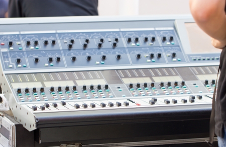 Sound mixer 