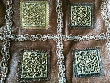 Leather chair with gold inlaid piecesの素材