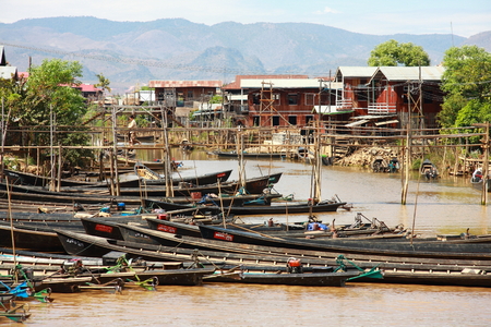 INLE LAKE, MYANMAR - FEBRUARY 17: Tradition of people on February 17, 2011 on Inle Lake, Myanmar. Intha people live over the lake. のeditorial素材
