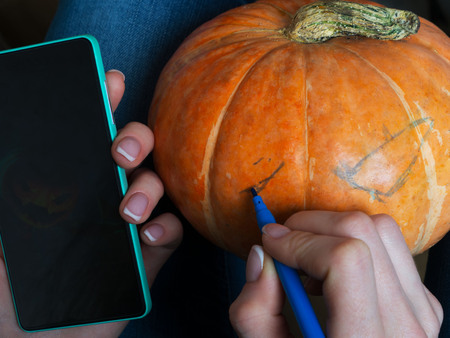 Drawing a drawing on a pumpkin for Halloween.の写真素材