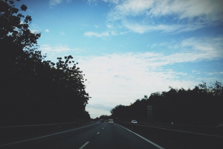 Sky in highwayの素材