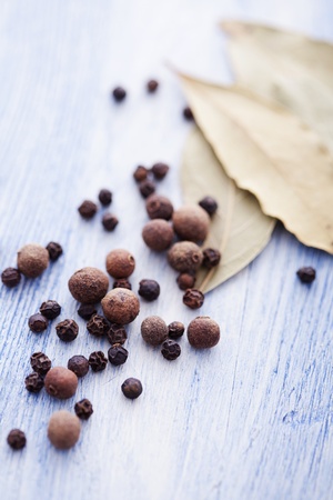 allspice, pepper and bay leafの写真素材