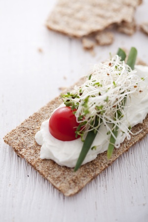 crisp bread sandwich with cream cheese, broccoli sprouts, tomato and chiveの写真素材