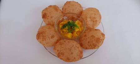 Alphonso Mango pulp with fried poori