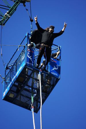 LONDON - SEPTEMBER 25: Bungee Jumper At The Rat Race Urban Adventure Event September 25th, 2010 By City Hall London, Englandのeditorial素材