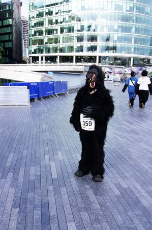 LONDON - SEPTEMBER 26: Runners At The 2010 Great Gorilla Run September 26th, 2010 By The River Thames London, England.        のeditorial素材