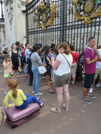 London - July 22: People eager to find out about the gender of the Royal Baby wait outside Buckingham Palace, London July 22nd, 2013 in London England.のeditorial素材