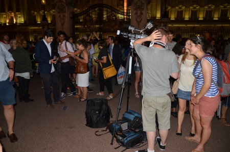 London - July 22: The atmosphere outside Buckingham Palace after news about the birth of Royal baby, London July 22nd, 2013 in London England.のeditorial素材