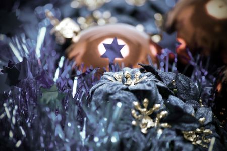  Red Christmas ball with blue tinsel close-upの写真素材