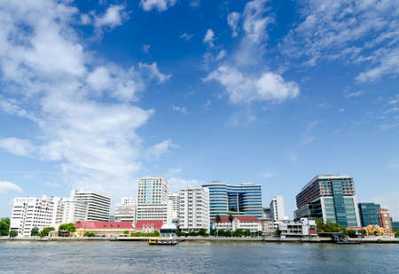 BANGKOK, THAILAND - JUNE 28, 2014  Siriraj Hospital across Chao Phraya Riverのeditorial素材