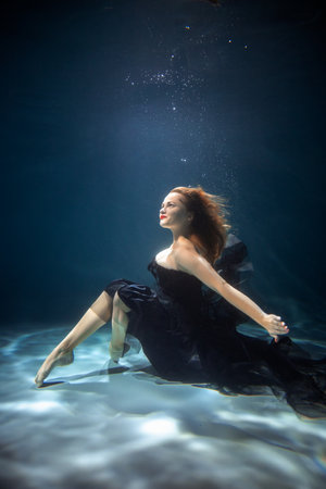 Beautiful WOMAN Posing under the Water. Copy Space. Artの写真素材