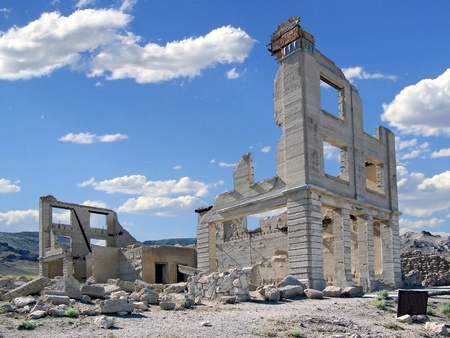 Photo of old bank building in Rhyolite,Nevada ghost town,above a beautiful blue sky filled with several puffy clouds.のeditorial素材