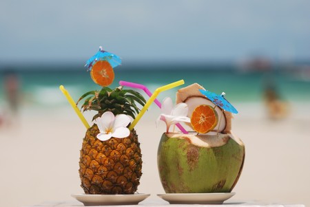 Tropical cocktails on the beachの写真素材
