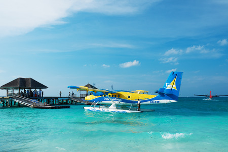 SOUTH ARI ATOLL, MALDIVES - DECEMBER 12 2013: Twin otter seaplane at Maldivesのeditorial素材
