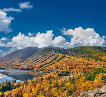 View of Echo Lake from Artist's Bluff in autumn. Fall colours in Franconia Notch State Park. White Mountain National Forest, New Hampshire, USAの写真素材