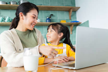 Mother and daughter relaxing at homeの写真素材