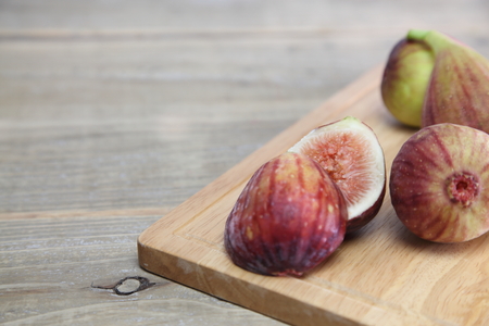 Figs on a cutting boardの写真素材