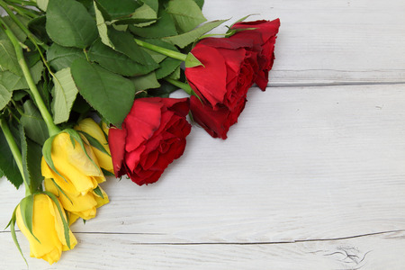 Bouquet of roses on a wooden backgroundの写真素材