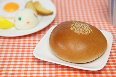 sweet roll filled with red bean paste