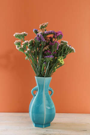 bouquet of statice in the blue vaseの写真素材