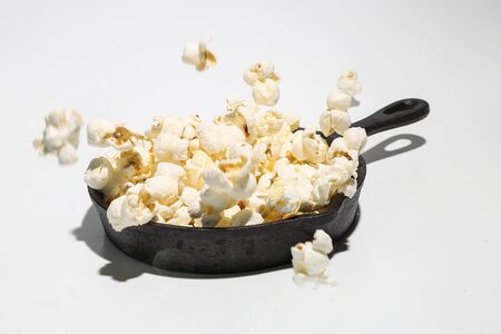 the popcorn in the fry panの写真素材