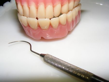 picture of a false teeth