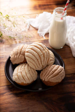 shells. Mexican sweet bread roll with seashell-like appearance, Usually eaten with coffee or hot chocolate at breakfast or as an afternoon snack.の写真素材