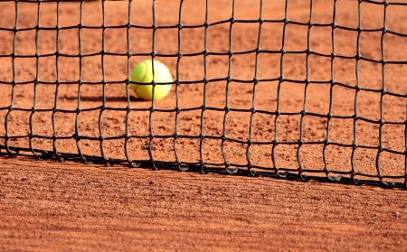 Clay tennis court, net and tennisballの写真素材