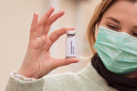 Doctor woman holding Corana virus Vaccine. Prevention, immunization and treatment from corona virus infection Pneumonia epidemic,COVID-19, nCoV 2019).の写真素材