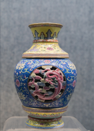 A heart engraved Famille Rose Porcelain in the museumのeditorial素材