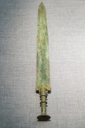 Bronze sword of the Warring States period and the ancient Zhongshan, Hebei Museum.のeditorial素材
