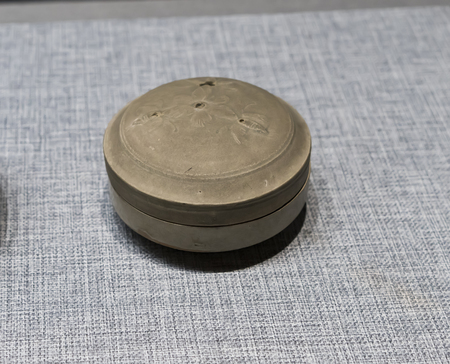 Tang Dynasty white glazed round box at hebei museumのeditorial素材